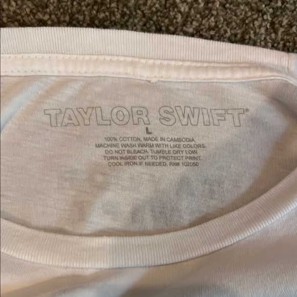 Taylor Swift White Graphic Tee - Picture 3 of 3